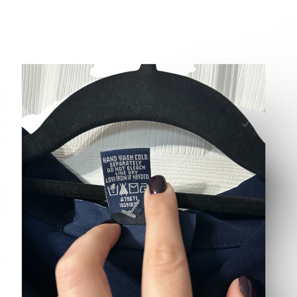 Susan Gravers 2X Petite Navy Button-Up 3/4 Sleeve Blouse with White Stitching - Picture 6 of 6